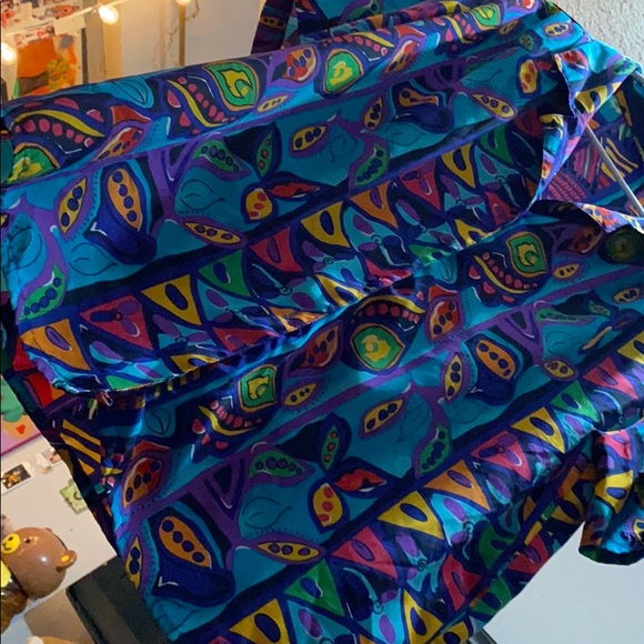 Funky button down (closed) - Picture 4 of 4